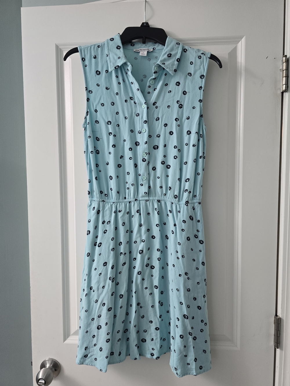 Sleeveless Light Blue Button-Front Summer Dress with Dot Print